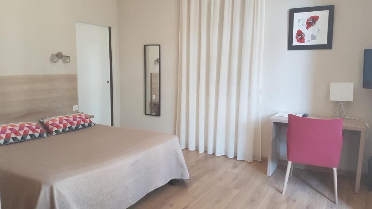 Отель Le Castelet Des Alpilles Сен-Реми-де-Прованс Экстерьер фото