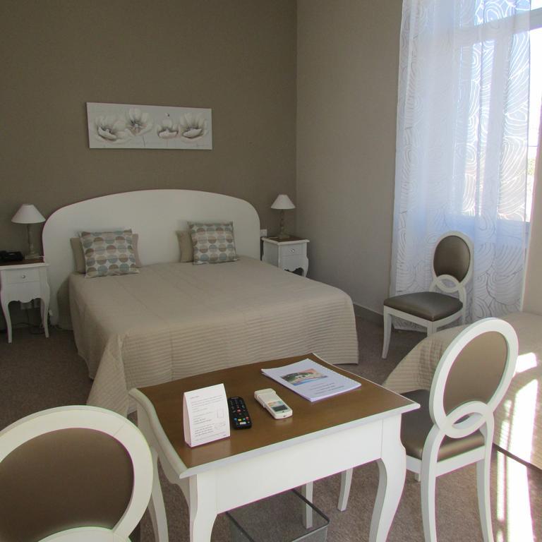 Отель Le Castelet Des Alpilles Сен-Реми-де-Прованс Номер фото