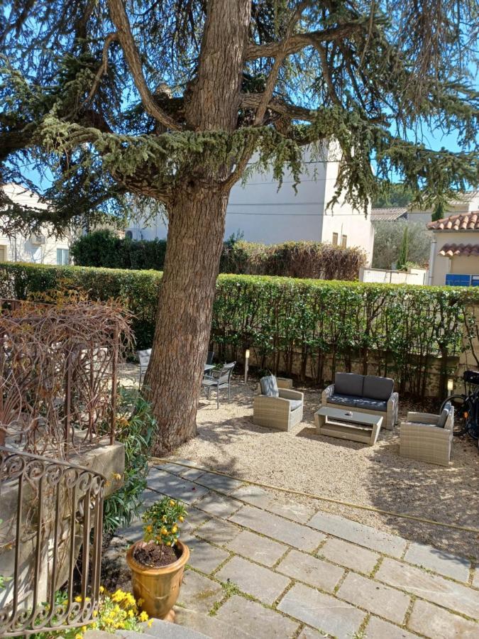 Отель Le Castelet Des Alpilles Сен-Реми-де-Прованс Экстерьер фото
