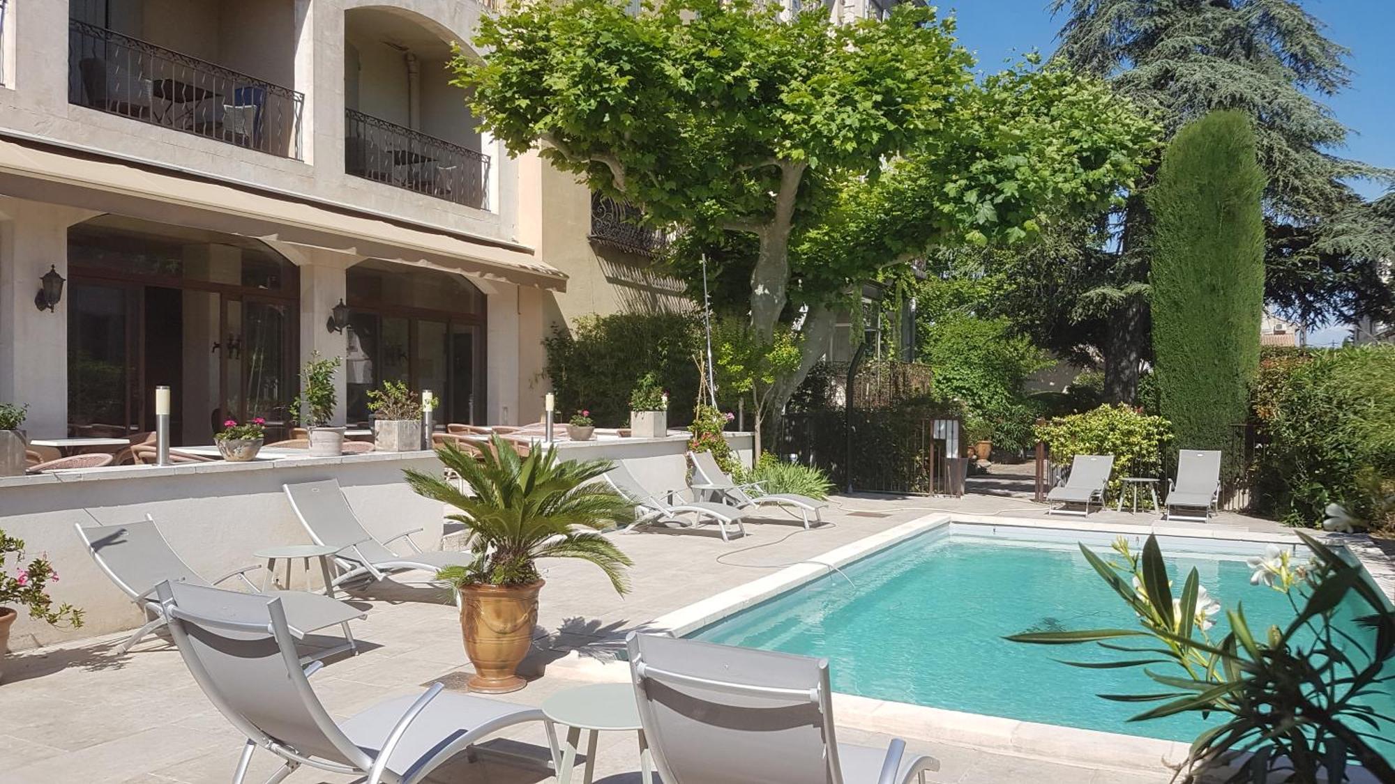 Отель Le Castelet Des Alpilles Сен-Реми-де-Прованс Экстерьер фото